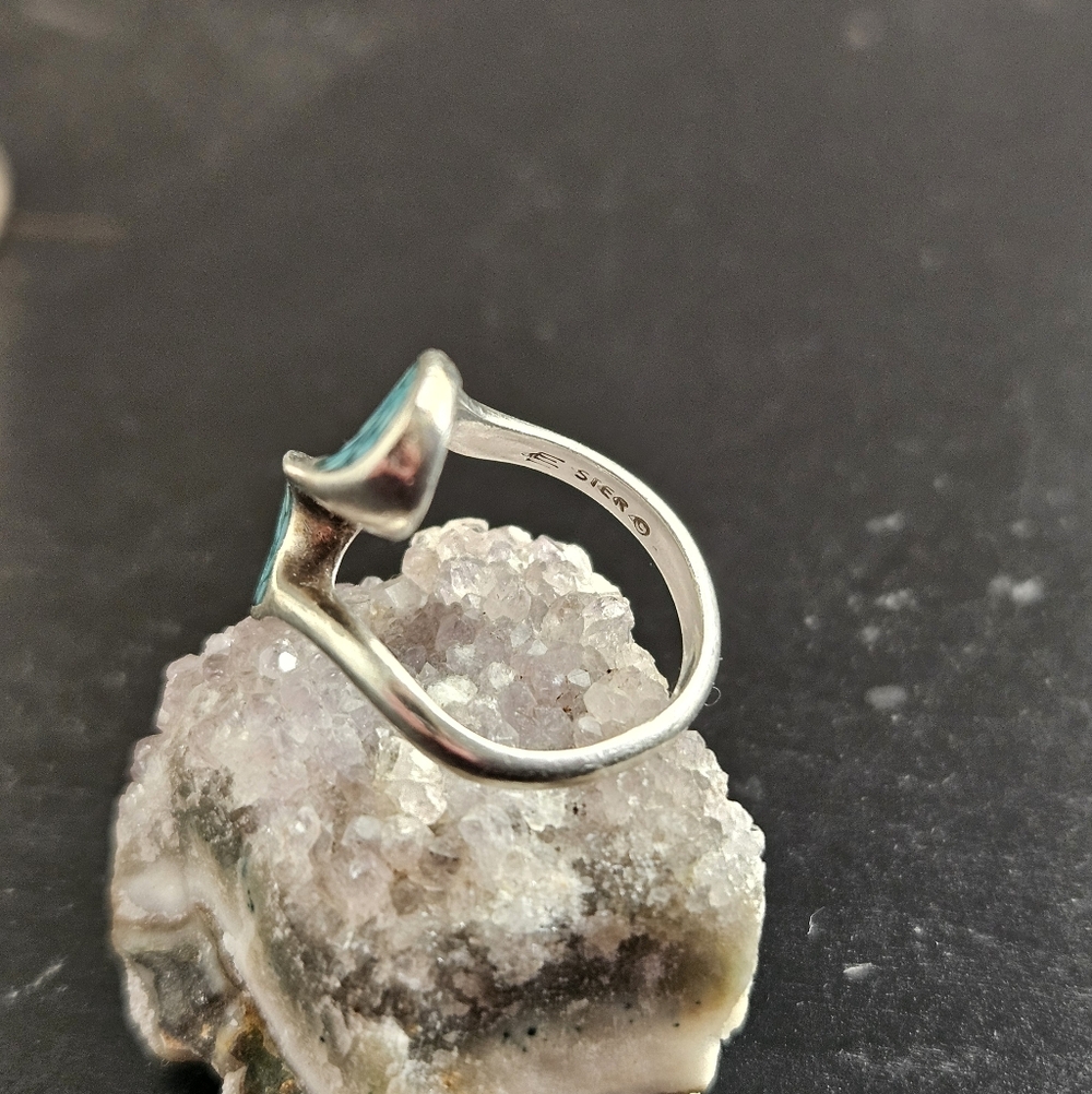 Vintage Sterling Silver Native Turquoise Ring - Picture 2 of 9